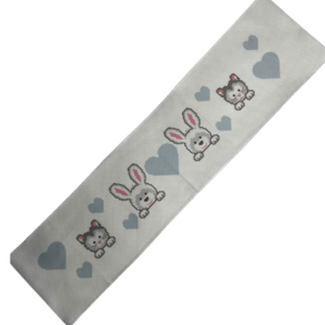 Έτοιμη Χειροποίητη Φάσα Κεντήματος με Σχέδιο "Λαγουδάκια & Γατάκια" – Σε Σιέλ Αποχρώσεις για το Αγοράκι σου! 🐰💙✨