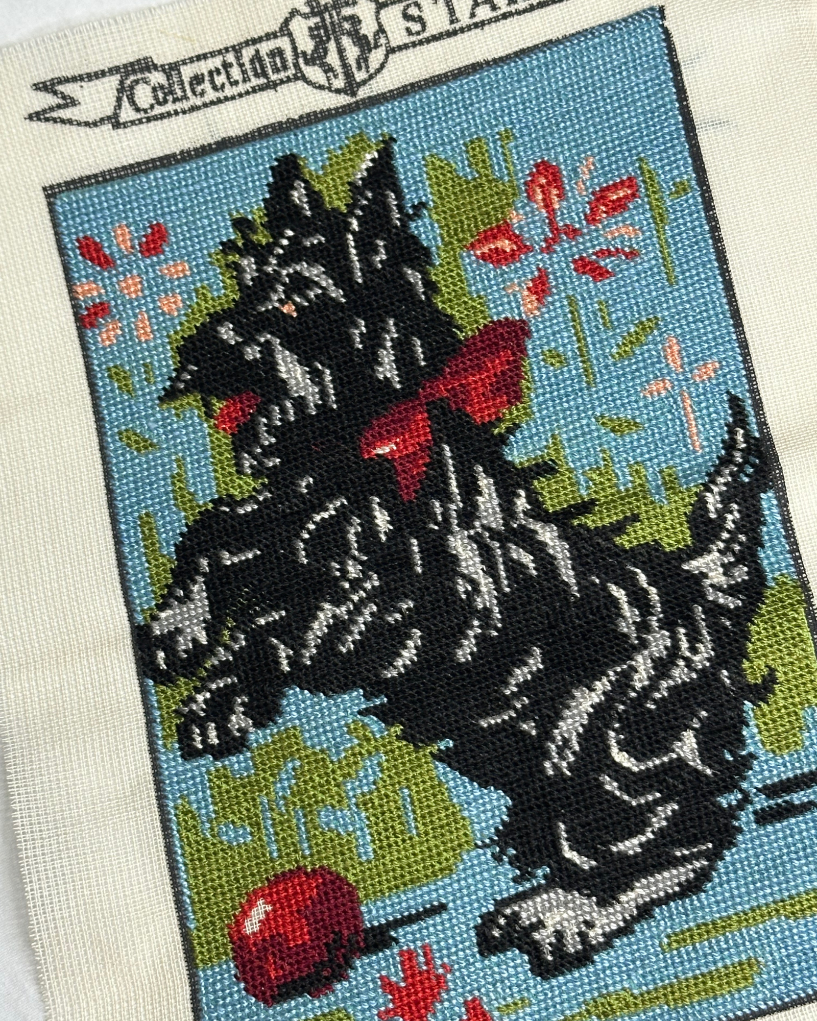 Έτοιμο Χειροποίητο Vintage Κέντημα – Σκυλάκι ✨