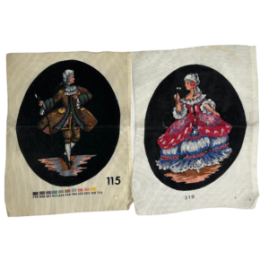 Έτοιμο Χειροποίητο Vintage Κέντημα – Μαρκήσιος, Μαρκησία και Τριαντάφυλλα σε Βελούδινο Φόντο ✨