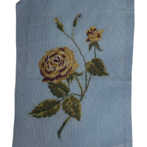 Έτοιμο Χειροποίητο Vintage Κέντημα – Τριαντάφυλλο σε Σιέλ Καμβά ✨