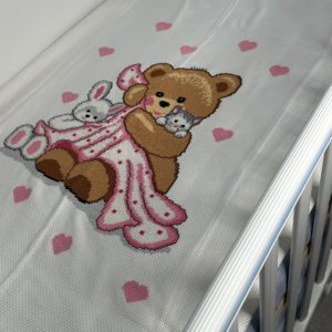 Έτοιμο Χειροποίητο Κεντημένο Κουβερτάκι “Αρκουδάκι” – Ζεστή και Απαλή Αγκαλιά για το Αγγελούδι σου! 🧸💖✨