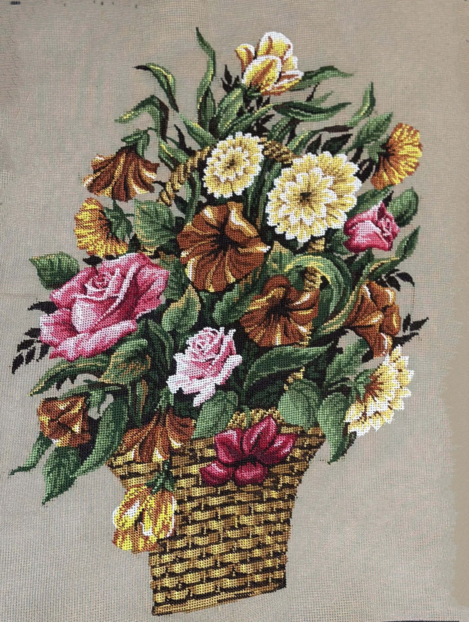 Έτοιμο Χειροποίητο Vintage Κέντημα – Ψάθινο Βάζο με Λουλούδια ✨