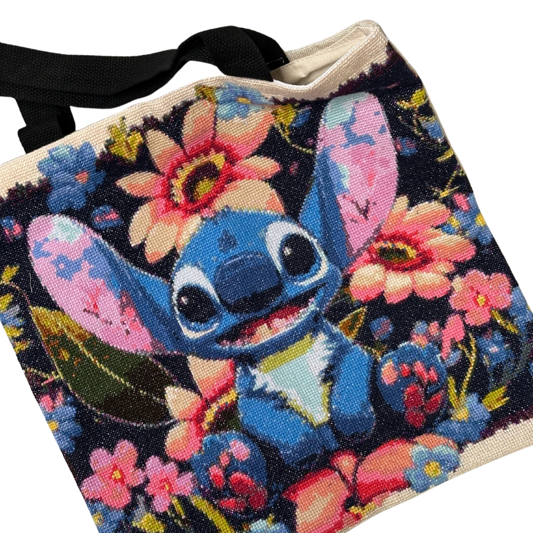 Έτοιμη Χειροποίητη Κεντημένη Τσάντα “Stitch” – Μοναδικό Αξεσουάρ για τους Λάτρεις του Lilo & Stitch! 🌺✨