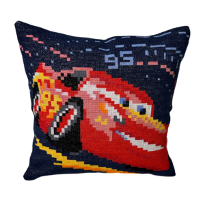 Έτοιμη Χειροποίητη Κεντημένη Μαξιλαροθήκη McQueen – Για Μικρούς & Μεγάλους Φαν των Cars! 🏎️💨✨