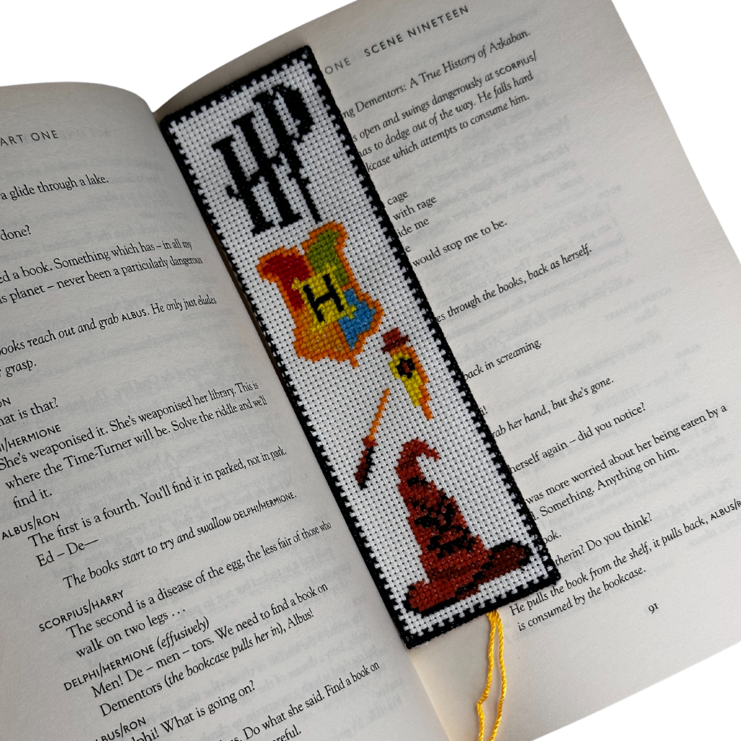 Χειροποίητος Κεντημένος Σελιδοδείκτης “Magic Symbols”