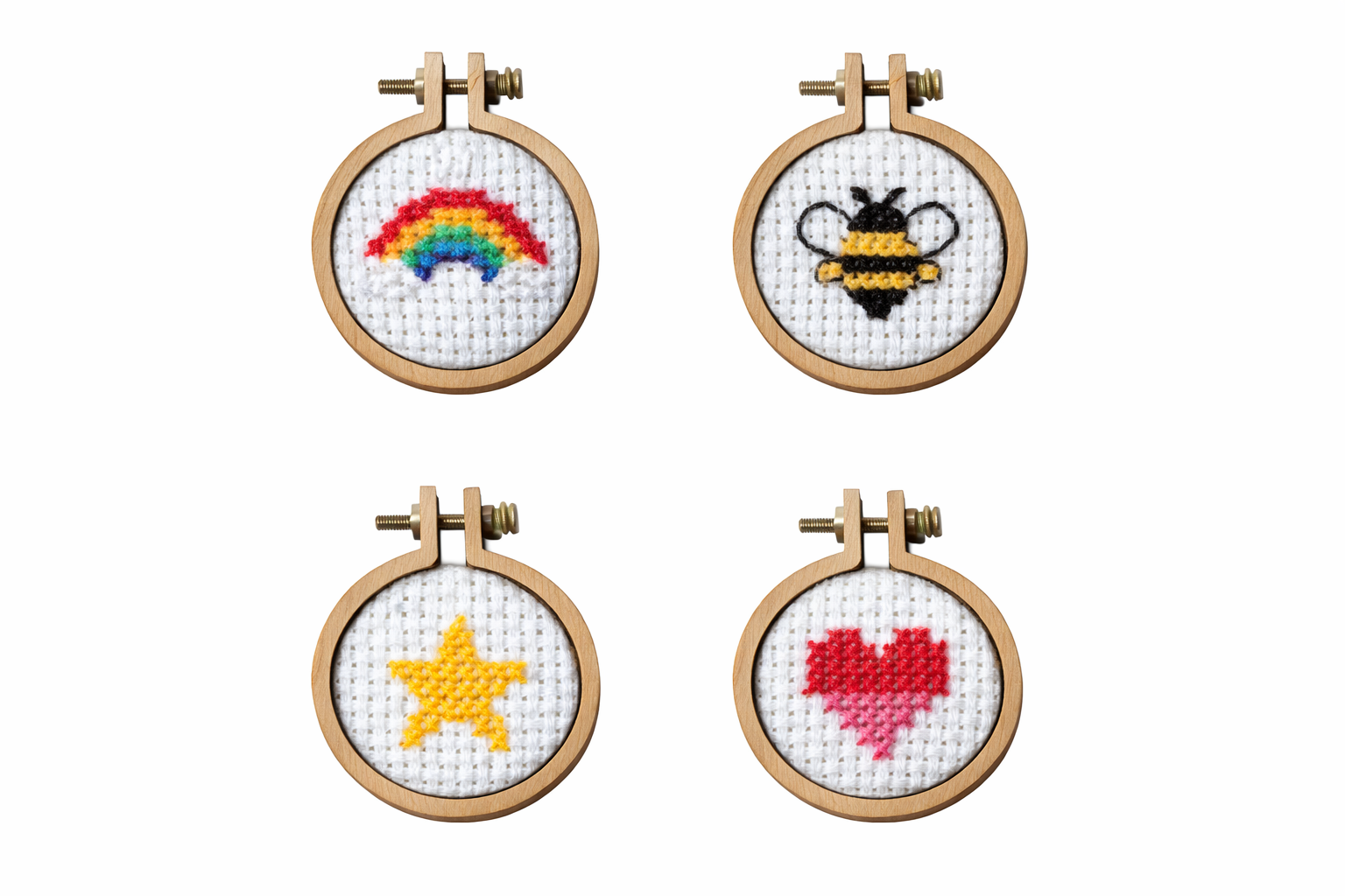 Ξύλινο Μενταγιόν Mini Τελαράκι με Χειροποίητο Εξατομικευμένο Κέντημα - Image 3