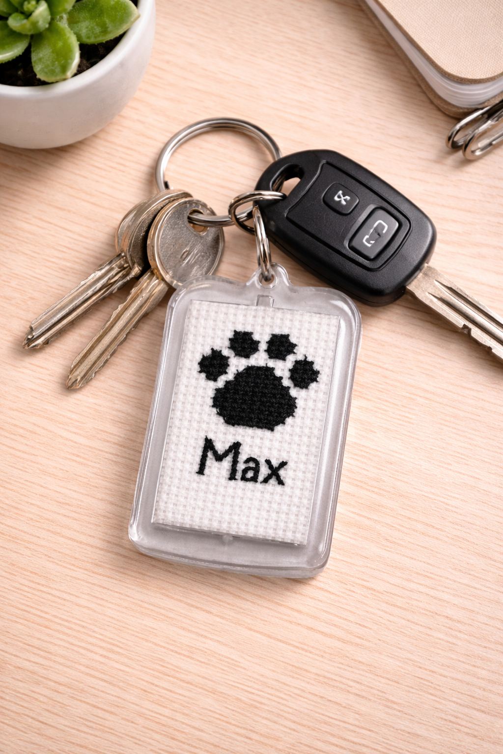 Ακρυλικό Μπρελόκ με Χειροποίητο Εξατομικευμένο Κέντημα