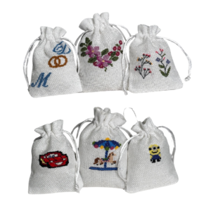 Λευκό Πουγκί Μπομπονιέρα με Εξατομικευμένο Χειροποίητο Κέντημα