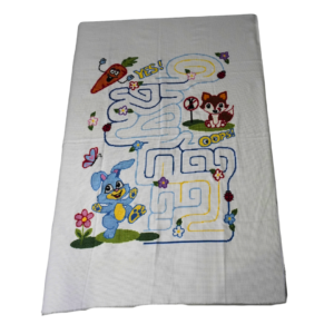 Έτοιμο Χειροποίητο Κεντημένο Κουβερτάκι “Λαβύρινθος” – Ζεστή και Απαλή Αγκαλιά για το Αγγελούδι σου! 🐰🥕✨