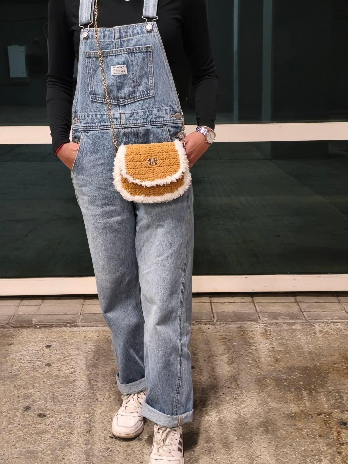 Custom Χειροποίητη Κεντημένη Τσάντα Χειρός (Rounded Flap Design) – Κέντημα σε Πλαστικό Καμβά 👜✨ - Image 4