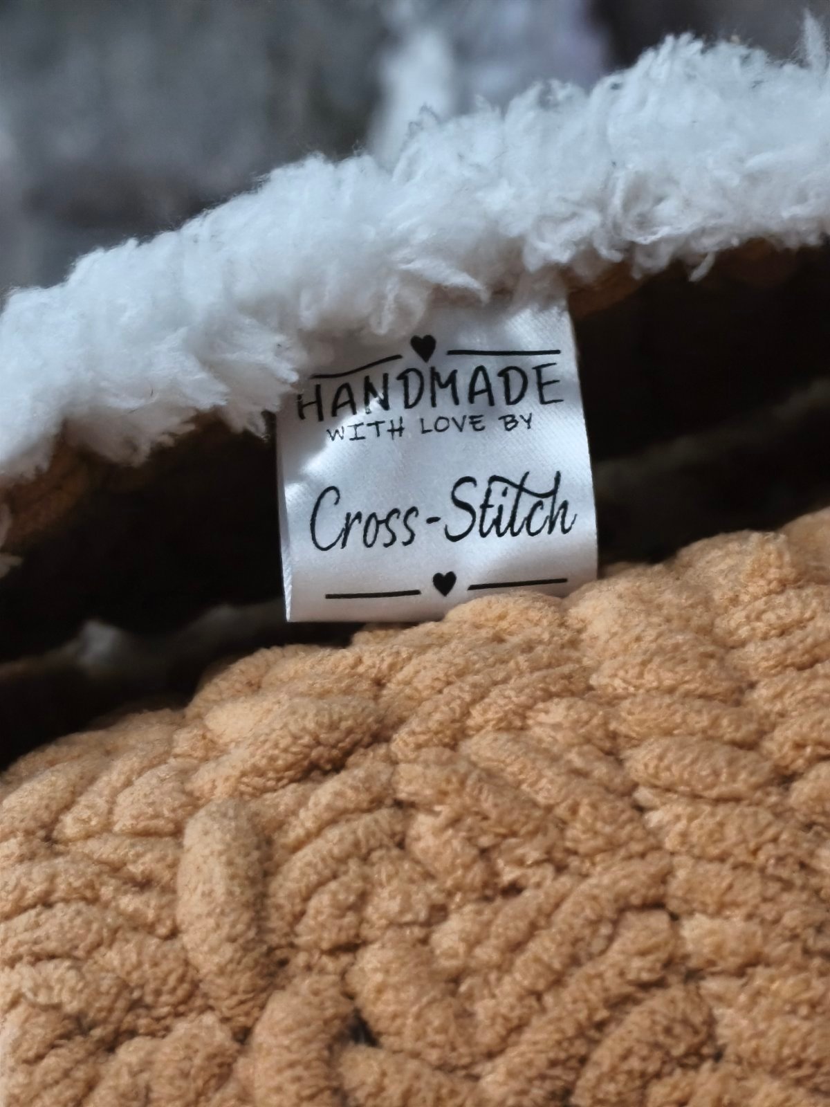 Custom Χειροποίητη Κεντημένη Τσάντα Χειρός (Rounded Flap Design) – Κέντημα σε Πλαστικό Καμβά 👜✨ - Image 6