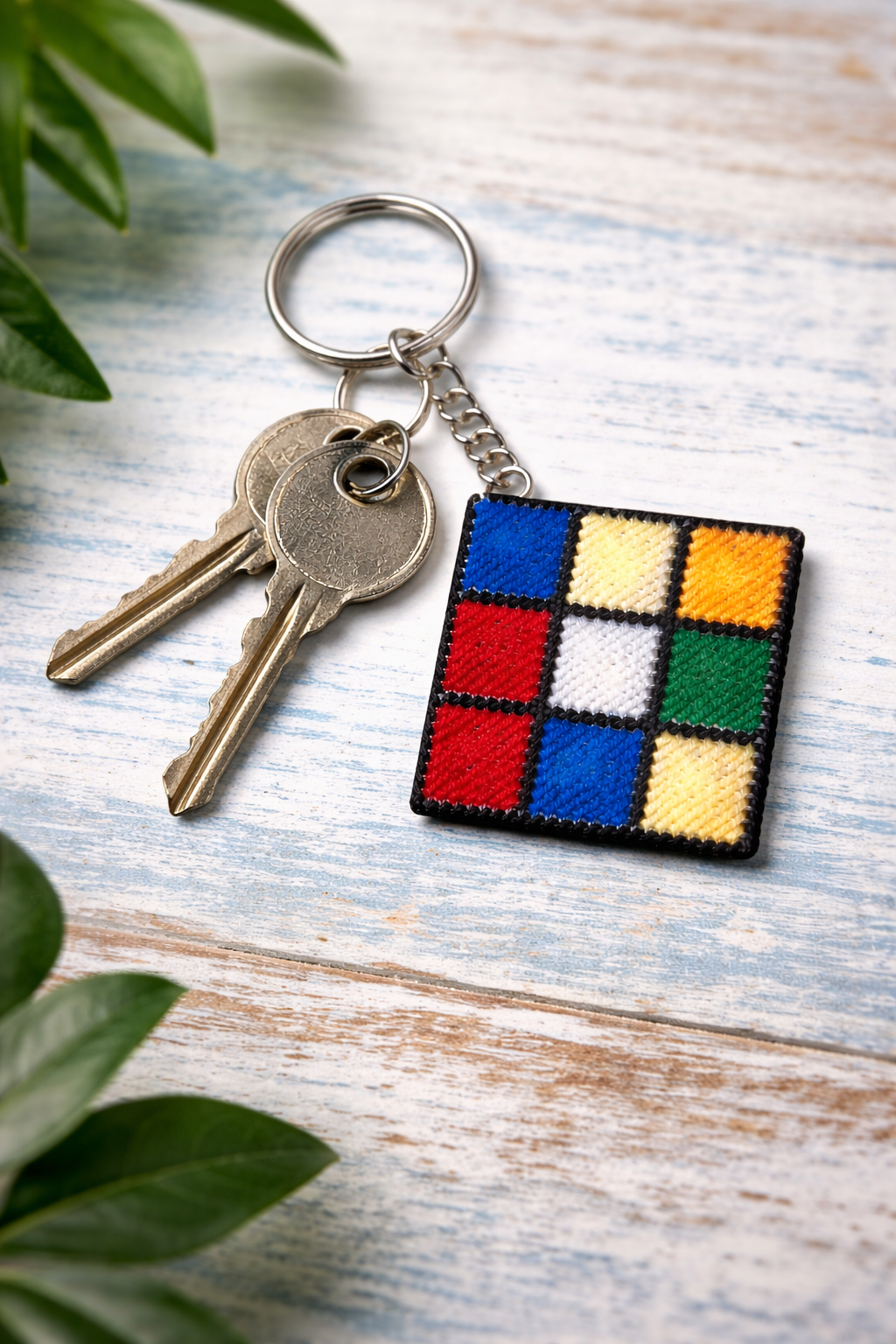 Χειροποίητο Κεντημένο Μπρελόκ σε Πλαστικό Καμβά – Εξατομικευμένο Σχέδιο