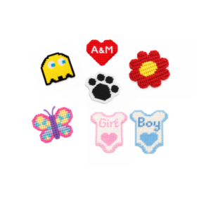 Χειροποίητο Κεντημένο Μαγνητάκι σε Πλαστικό Καμβά – Εξατομικευμένο Σχέδιο